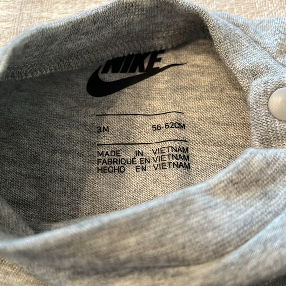 Nike Onesie NWT Size 3 Months Gray and Black for Baby - Picture 3 of 4